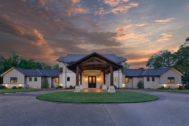 Just 90 minutes from Dallas, this 21-acre waterfront estate on - photo 1