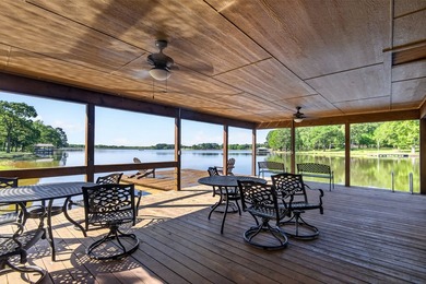 Just 90 minutes from Dallas, this 21-acre waterfront estate on - photo 3