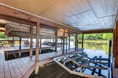 Just 90 minutes from Dallas, this 21-acre waterfront estate on - photo 4