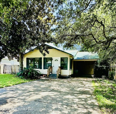 Affordable and Move In Ready!! Come see this Cute Cottage with - photo 1