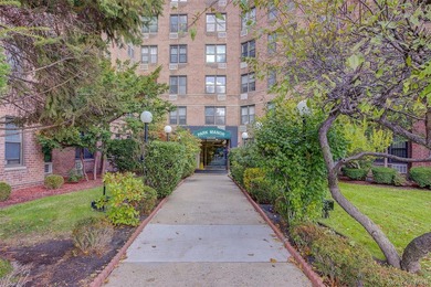 PARK MANOR CONDOMINIUM. One of a Kind CONDO, fully renovated - photo 23