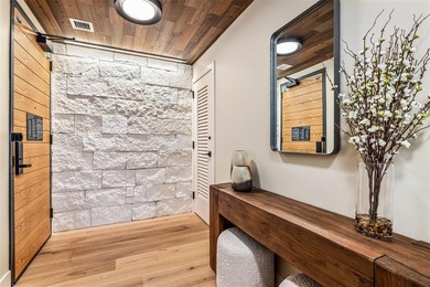 If you're looking for jaw-dropping views, a prime ski-in - photo 30