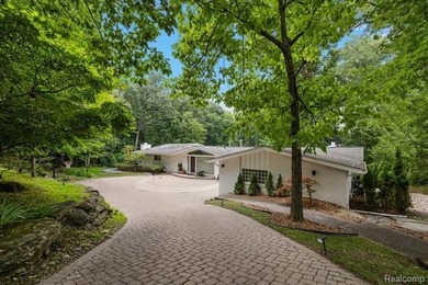 Architecturally striking, walkout ranch, with timeless - photo 2
