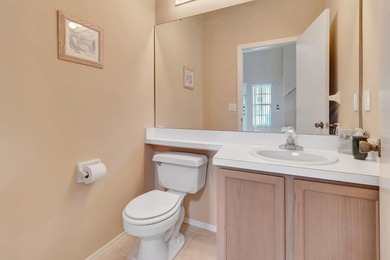 Welcome to this beautiful 4-bedroom, 2.5-bath pool home in the - photo 11