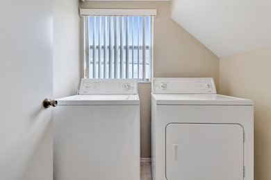 Welcome to this beautiful 4-bedroom, 2.5-bath pool home in the - photo 12