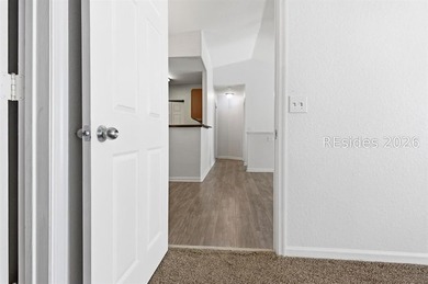Beautifully updated remodeled second floor Villa. 2 bedrooms, 2 - photo 15