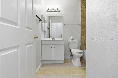 Beautifully updated remodeled second floor Villa. 2 bedrooms, 2 - photo 18