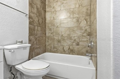Beautifully updated remodeled second floor Villa. 2 bedrooms, 2 - photo 19