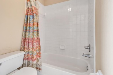 Welcome to this beautiful 4-bedroom, 2.5-bath pool home in the - photo 25