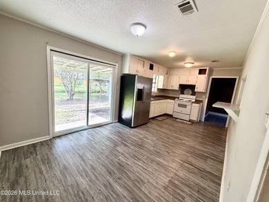 Investor Special ! Brick Home on a Slab. Your chance to do a - photo 4