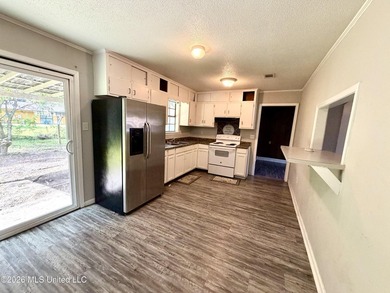 Investor Special ! Brick Home on a Slab. Your chance to do a - photo 5