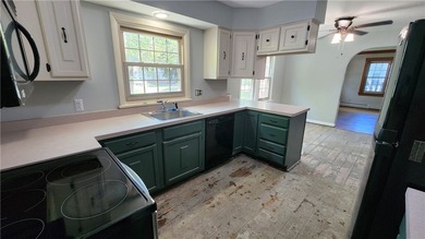 Opportunity is knocking! The downstairs needs the buyer to - photo 11