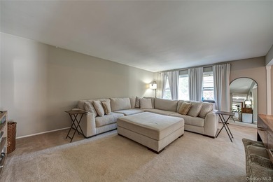 Bring your vision to this rare Huntington Village find! 6 - photo 12