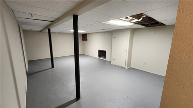 Opportunity is knocking! The downstairs needs the buyer to - photo 24