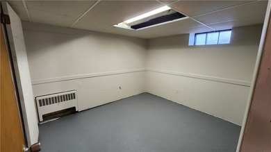 Opportunity is knocking! The downstairs needs the buyer to - photo 26