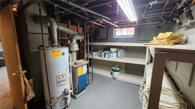 Opportunity is knocking! The downstairs needs the buyer to - photo 28