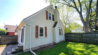 Opportunity is knocking! The downstairs needs the buyer to - photo 30