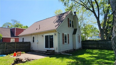 Opportunity is knocking! The downstairs needs the buyer to - photo 31