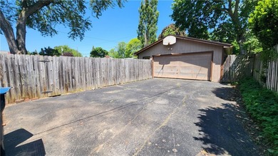 Opportunity is knocking! The downstairs needs the buyer to - photo 33