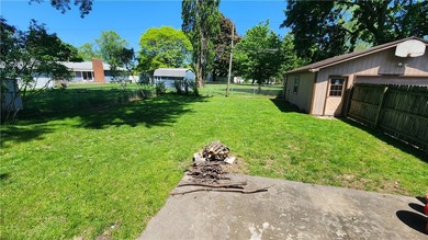 Opportunity is knocking! The downstairs needs the buyer to - photo 34