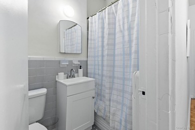 Spacious two-bedroom conveniently located on a dead-end - photo 16