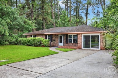 Turnkey & truly one-of-a-kind, this brick Savannah stunner - photo 3