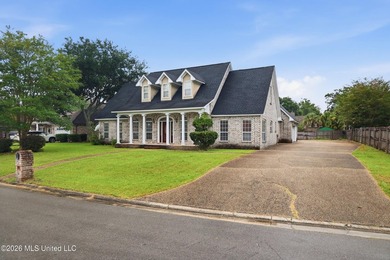 Welcome to this spacious 5-bedroom, 3.5 bath two story brick - photo 3