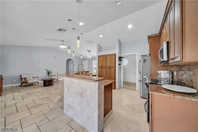 Welcome to this beautifully maintained 4-bedroom, 2-bathroom - photo 12