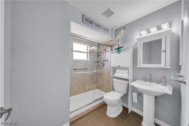 Welcome to this beautifully maintained 4-bedroom, 2-bathroom - photo 21