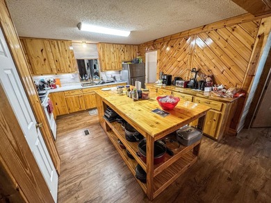 Welcome to a truly exceptional and multi-functional retreat on - photo 8