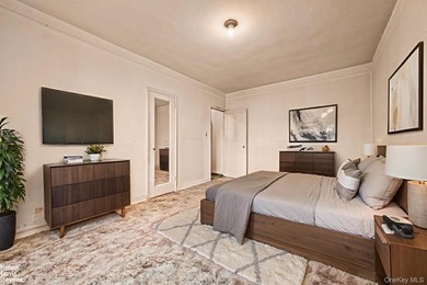 A great opportunity awaits in Forest Hills South. This spacious - photo 1