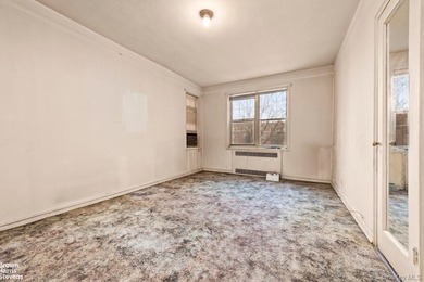 A great opportunity awaits in Forest Hills South. This spacious - photo 4