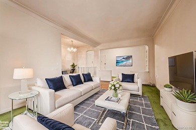 A great opportunity awaits in Forest Hills South. This spacious - photo 5