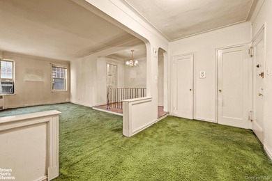 A great opportunity awaits in Forest Hills South. This spacious - photo 7