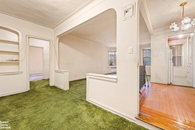 A great opportunity awaits in Forest Hills South. This spacious - photo 8