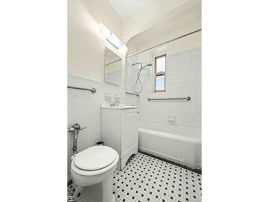 A great opportunity awaits in Forest Hills South. This spacious - photo 10
