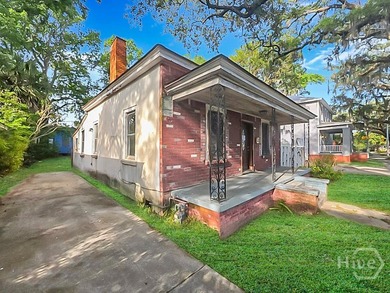 Charming Eastside Bungalow located in the Victorian District on - photo 3