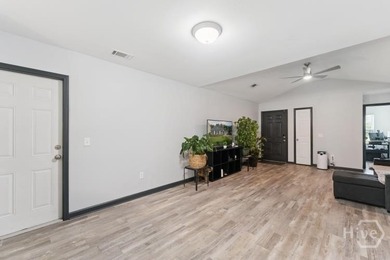What a Deal! This beautifully maintained 4-bedroom, 2-bathroom - photo 3