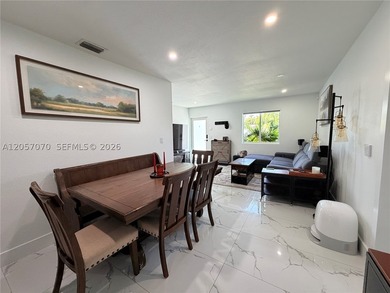 Beautifully updated 3-bedrooms, 2-baths home in the highly - photo 9
