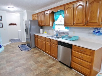 A beautiful spacious garden home in the White Plains school - photo 3