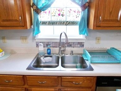 A beautiful spacious garden home in the White Plains school - photo 4