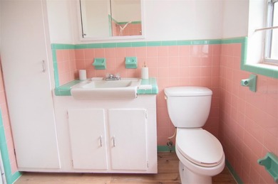 FOR SALE - 2 Bedroom/1 Bath single family home.  This is a - photo 18