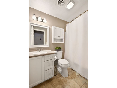 RARE OPPORTUNITY! Move-in ready, one-floor living in the heart - photo 23