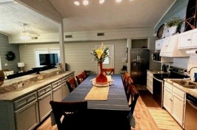 Stunning 6-Bedroom Waterfront Retreat with Breathtaking Views - photo 9