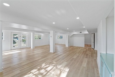 Gorgeous 4 bedroom, 3 bath home located on the water with quick - photo 11
