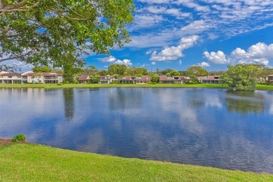 A well maintained, Move in ready, 3 bd, 2 bath unit with a - photo 12