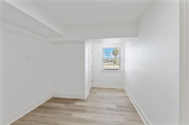 Gorgeous 4 bedroom, 3 bath home located on the water with quick - photo 13