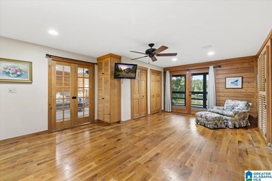 Beautiful waterfront log cabin offering 3 bedrooms, 2.5 - photo 14