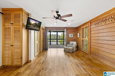 Beautiful waterfront log cabin offering 3 bedrooms, 2.5 - photo 15