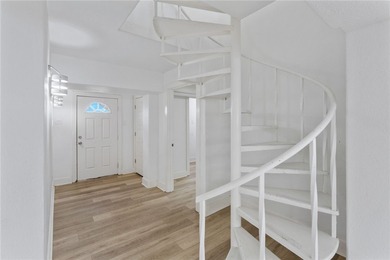 Gorgeous 4 bedroom, 3 bath home located on the water with quick - photo 15